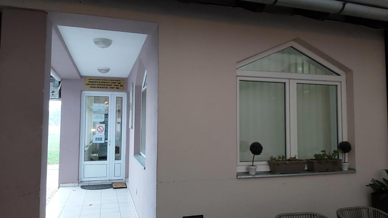 Ada Adica Prenociste Sport Wellness Centar - Bazeni旅舍 外观 照片